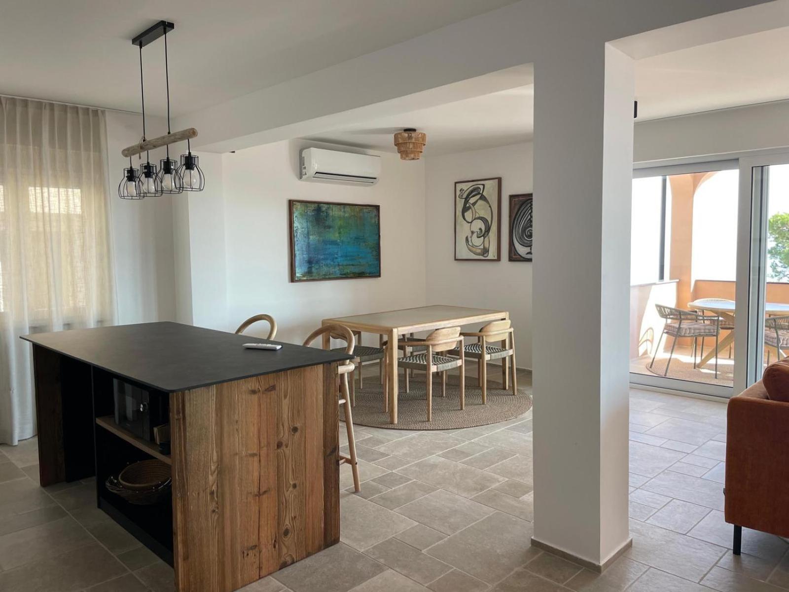 Sea Sage Apartment